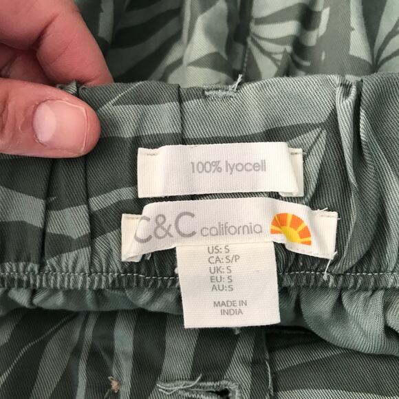 C&C California Shorts Womens Small Belt Palm‎ Resort Coastal Vacation Lyocell - Picture 9 of 10